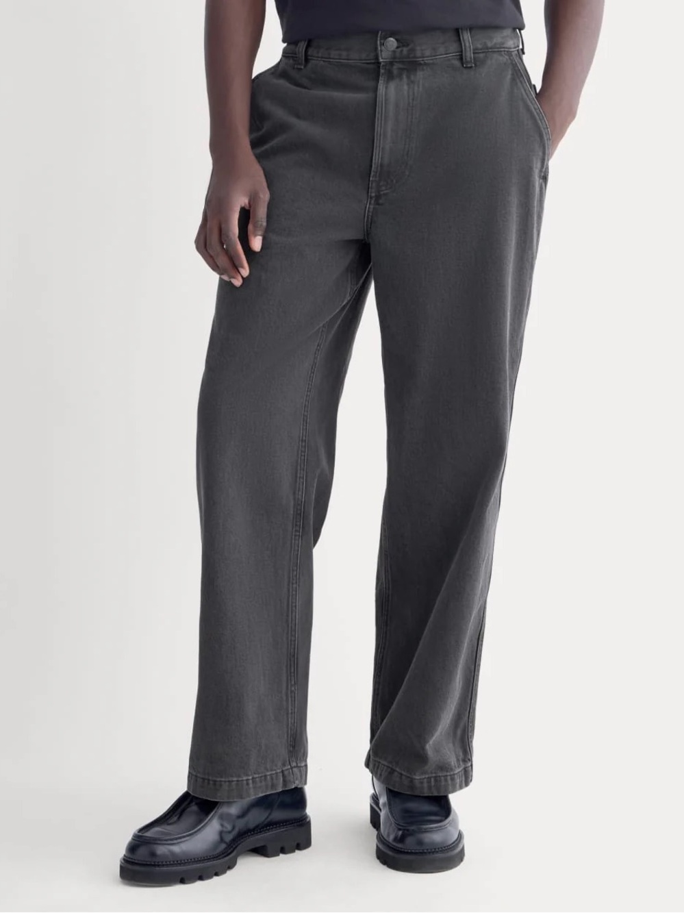 Everlane Relaxed Wide-Leg Jeans in Charcoal